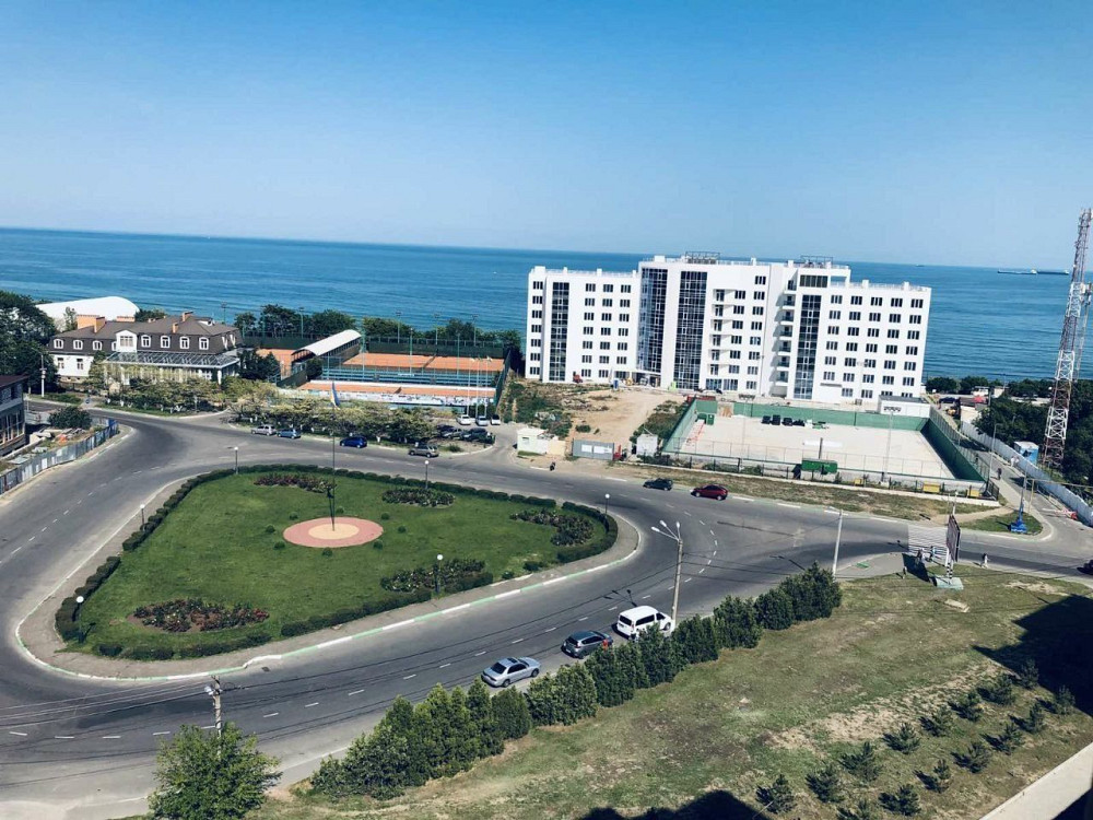 Сдам Просторную  квартиру в ЖК Парус Черноморск - изображение 1