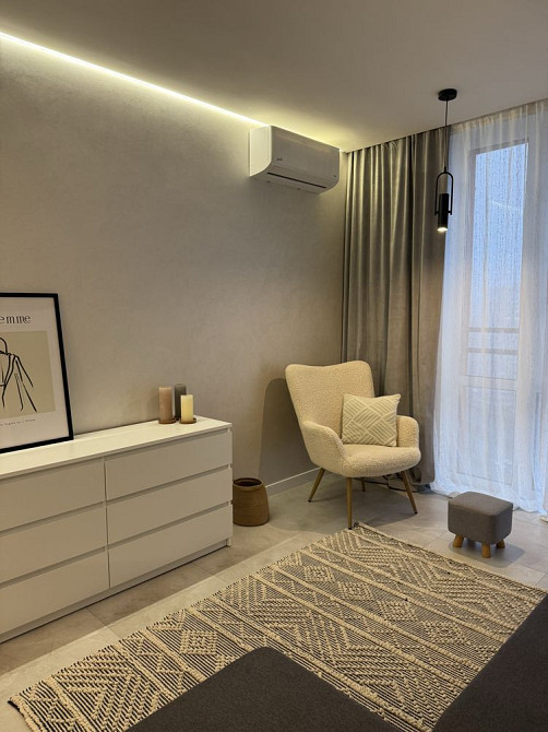 ЖК Севен,  Дніпровська набережна 18а. є генератор. Київ - зображення 1