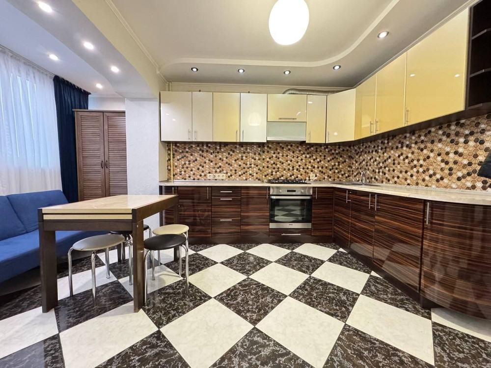 Продам трикімнатну квартиру! Ровно - изображение 1