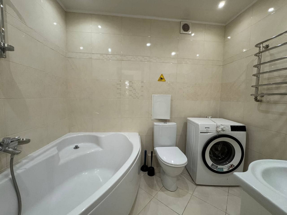 Продам трикімнатну квартиру! Ровно - изображение 7