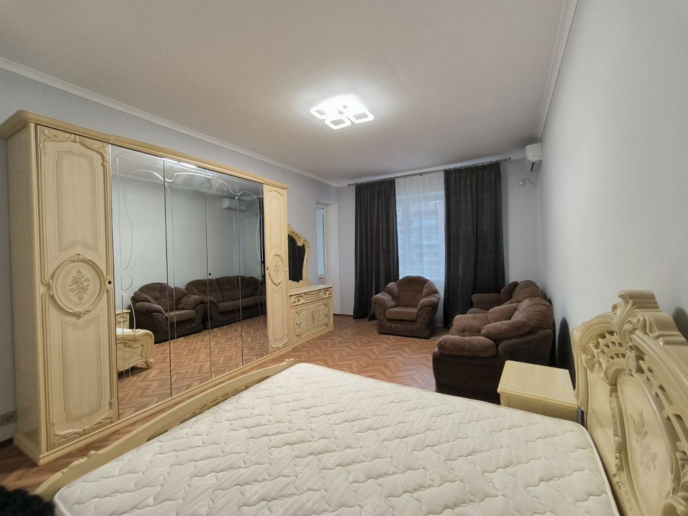 Велика однокімнатна ,перше заселення ,пр Г.Сталінграда 10а Киев - изображение 1