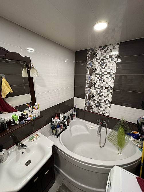 Продам терміново трикімнатну квартиру, центр, р-н Сільпо Новомосковск - изображение 1