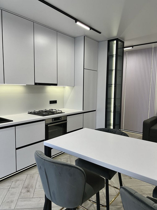 Не вимикають світло! - Однокімнатна дизайнерська квартира в центрі Трускавец - изображение 8