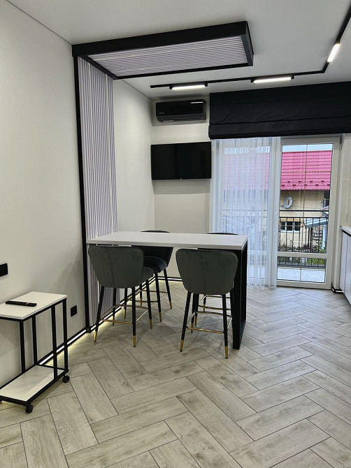 Не вимикають світло! - Однокімнатна дизайнерська квартира в центрі Трускавец - изображение 6