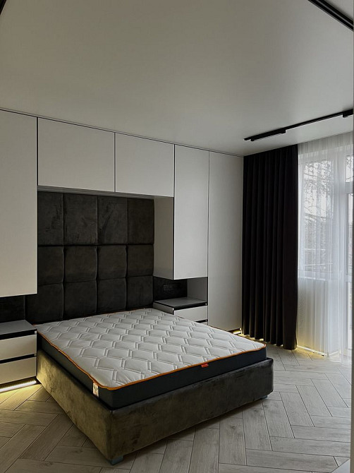 Не вимикають світло! - Однокімнатна дизайнерська квартира в центрі Трускавец - изображение 1