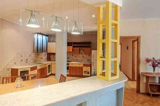 продаю просторную квартиру с ремонтом в новом доме в центре города Одеса