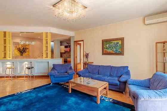 продаю просторную квартиру с ремонтом в новом доме в центре города Одеса