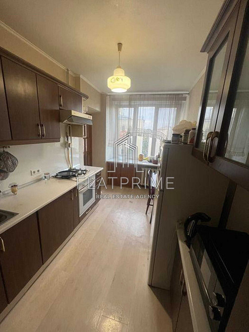 77.3м2  3к Іринінська 1/3 Шевченківський центр Золоті Ворота Майдан Киев - изображение 1