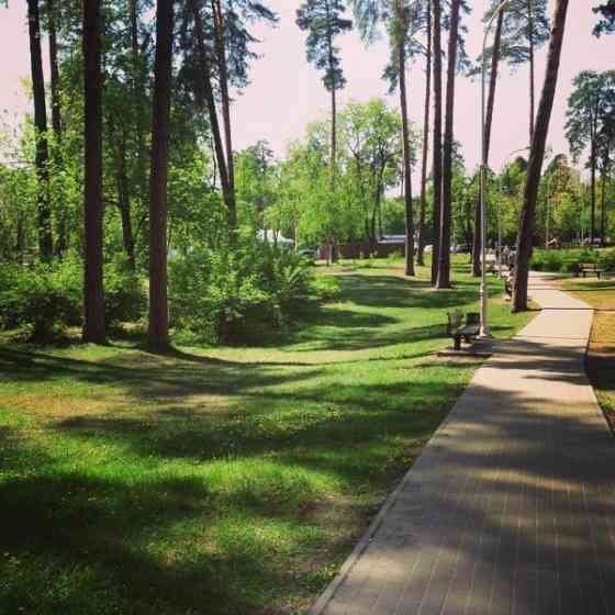 Двокімнатната квартира з балконом біля лісу,Дарницький район! Киев