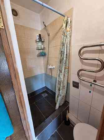 Продається однокімнатна студія, пр. Тичини 11А, Дніпровський р-н Киев