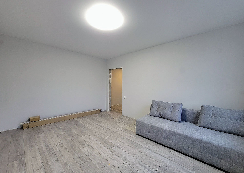 2 комнатная Всебратское -2 д.60 район Макулан в Центрально-Городском Кривой Рог - изображение 1