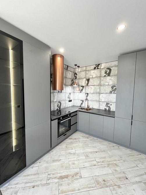 ТЕРМІНОВО Продам квартиру бізнес-класу Південий бульвар Центр Озеро Ивано-Франковск - изображение 1