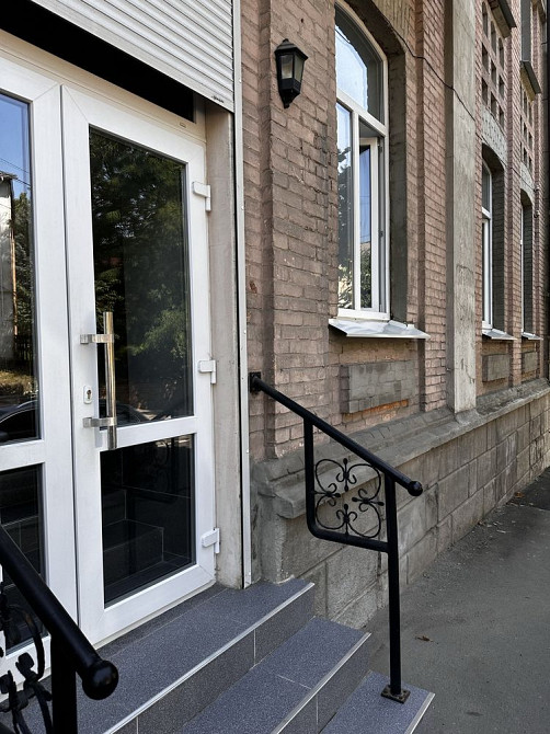 Приватизована квартира,з власним входом під салон,або офіс,бізнес Умань - изображение 1