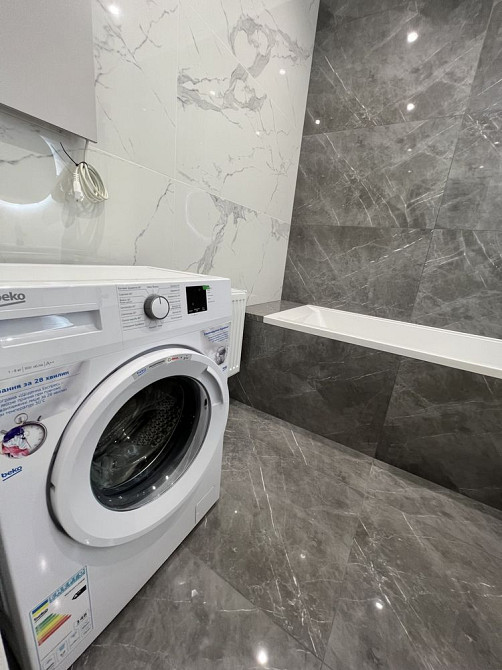 1-кімнатна ( на Щасливому )  Середній 5 поверх. Нова. Ключі в АН. Ровно - изображение 5