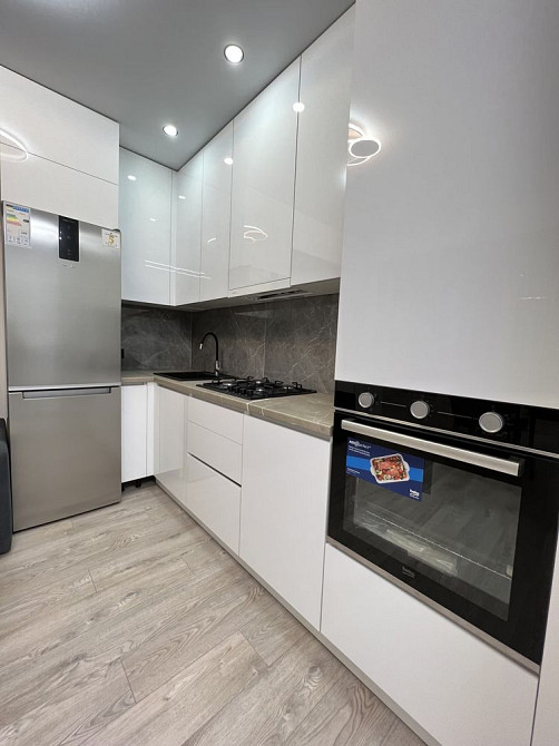 1-кімнатна ( на Щасливому )  Середній 5 поверх. Нова. Ключі в АН. Ровно - изображение 7