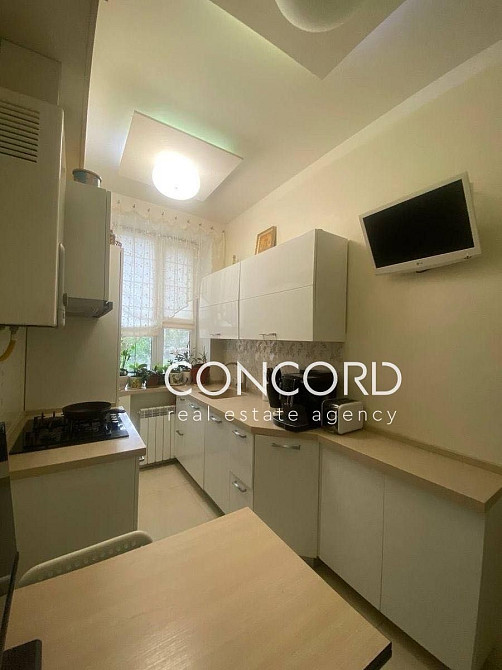 ЦЕНТР! Поділ. Метро Тараса Шевченка. Продам 3к Юрківська вул., 36/10 Киев - изображение 1