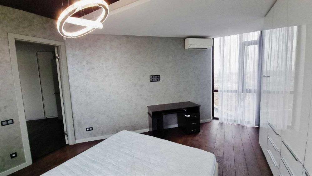 Двухкомнатная с авторским ремонтом и мебелью на Краснова - 85 метров Одеса - зображення 8