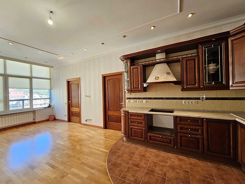 Простора двокімнатна квартира в центрі по вул. Саксаганського 121 Киев - изображение 1