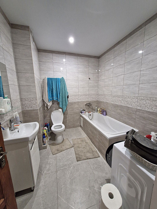 Здам гарненьку двохкімнатну квартиру в новому домі.вільна з 15 січня Каменец-Подольский - изображение 7