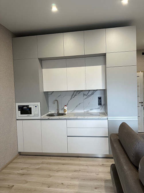 Двухкомнатная квартира с кухней студией Харьков - изображение 1