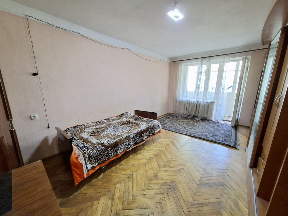 3-кімн. Чешка. Вул. Комарова / Район Парк Жовтневий Черновцы - изображение 1