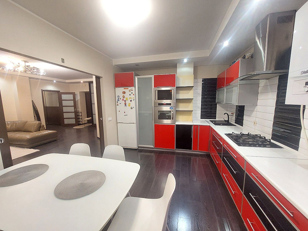 Зх новобудова вул.Героїв майдану (дельфінчик , або рн . 33 школи ) Черновцы - изображение 1