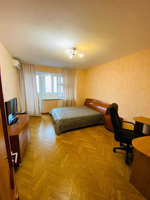 Без комісії. Оболонський пр 22в. Трикімнатна квартира біля метро Київ - зображення 1