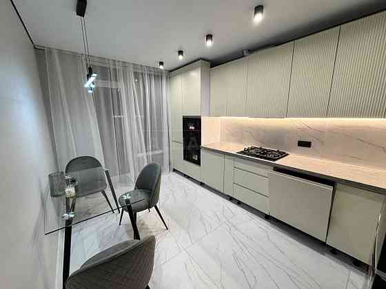 Сучасна велика 1 кім. квартира з якісним ремонтом та меблями Ивано-Франковск