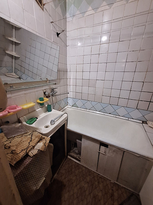 Сдам квартиру 1 этаж недорого жилое сост на Тополе 1 берём всех Дніпро - зображення 5