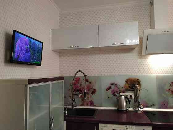 Продам СВОЮ 2-х к.кв. Дніпровска Набережна 26і м.Осокорки.Без комісії! Киев