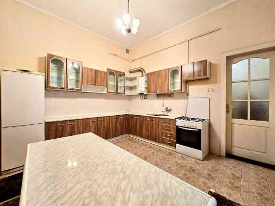 Здається 3-Х кімнатна квартира в самому ЦЕНТРІ міста на вул.СІМОВИЧА Черновцы