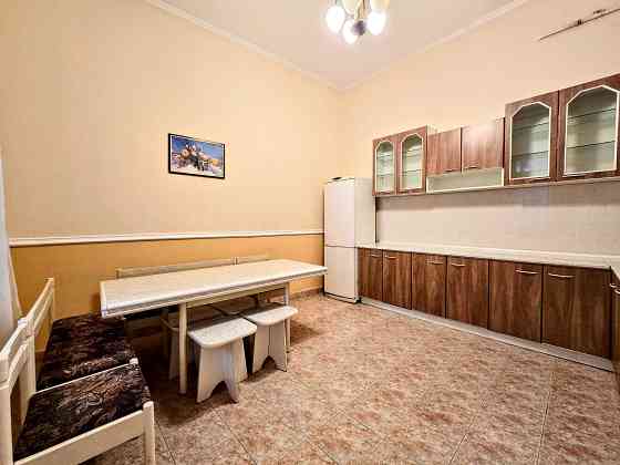 Здається 3-Х кімнатна квартира в самому ЦЕНТРІ міста на вул.СІМОВИЧА Черновцы