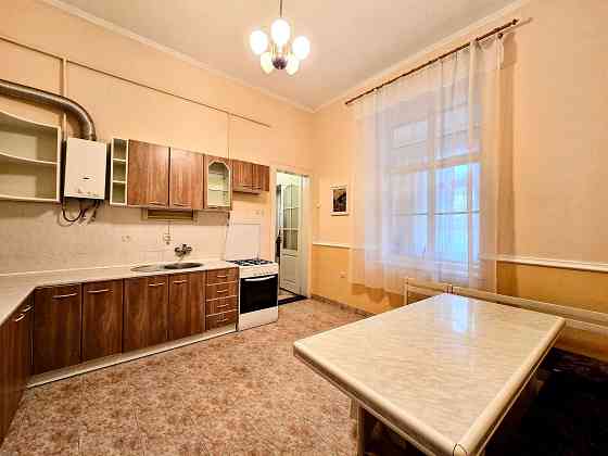 Здається 3-Х кімнатна квартира в самому ЦЕНТРІ міста на вул.СІМОВИЧА Черновцы