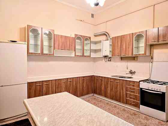 Здається 3-Х кімнатна квартира в самому ЦЕНТРІ міста на вул.СІМОВИЧА Черновцы