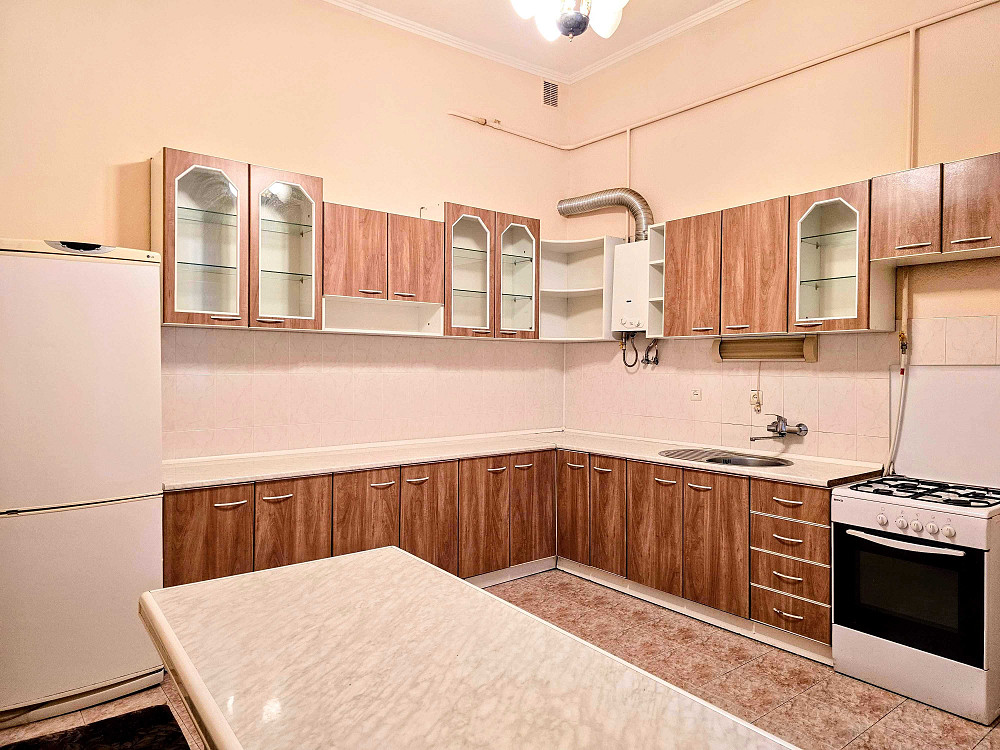 Здається 3-Х кімнатна квартира в самому ЦЕНТРІ міста на вул.СІМОВИЧА Черновцы - изображение 1