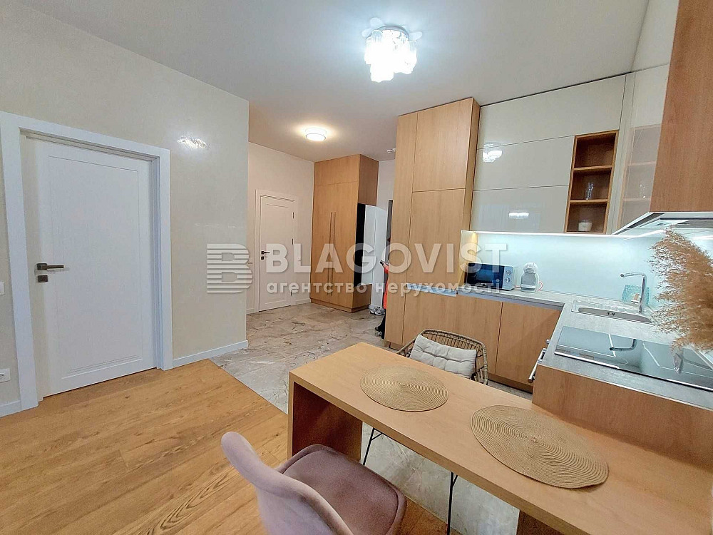 Продажа  Маккейна Джона (Кудрі Івана) 1 Французький квартал 2 Київ - зображення 2