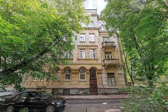 Продаж 4-кім квартири, австрійський люкс, з/б сходи вул. акад. Павлова Львів