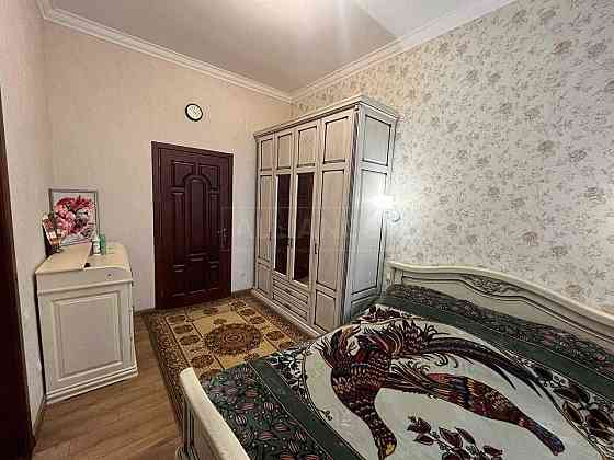 Оренда 2 кім.квартири в півособняку+власне паркомісце у дворі Ивано-Франковск