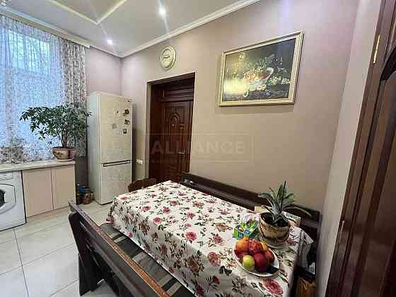 Оренда 2 кім.квартири в півособняку+власне паркомісце у дворі Ивано-Франковск