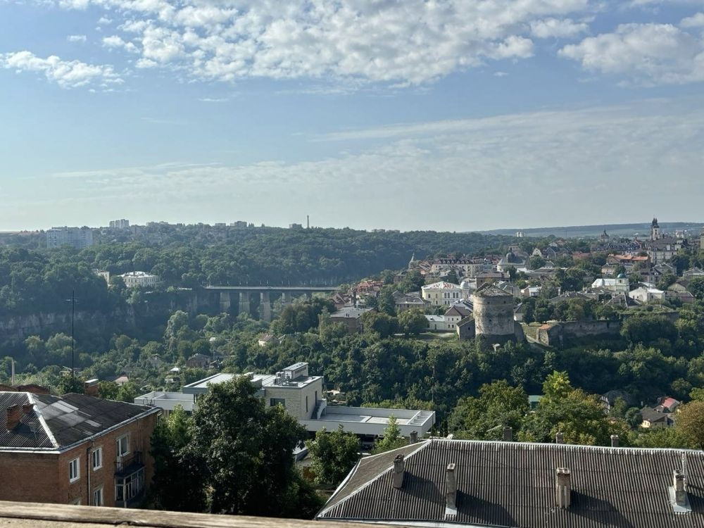 Продам 3-кімнатну квартиру в новобудові з видом на Старе місто Каменец-Подольский - изображение 2