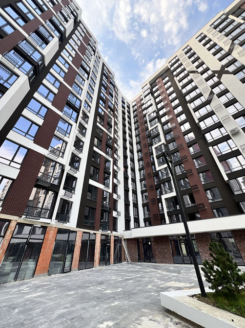 Однокімнатна квартира 44 кв біля озера у ЖК Manhattan Івано-Франківськ - зображення 1