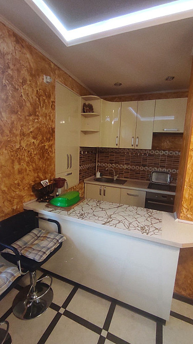 3 комнатная квартира, студия , в центре, 2 этаж, АО Кам`янське (Запорізька обл.) - зображення 2