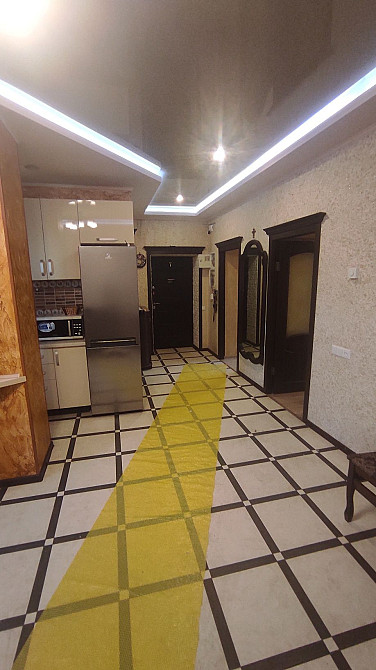 3 комнатная квартира, студия , в центре, 2 этаж, АО Кам`янське (Запорізька обл.) - зображення 1