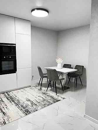 Шикарная 3к с большой кухней в Жемчужине Одеса