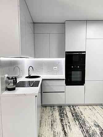 Шикарная 3к с большой кухней в Жемчужине Одеса