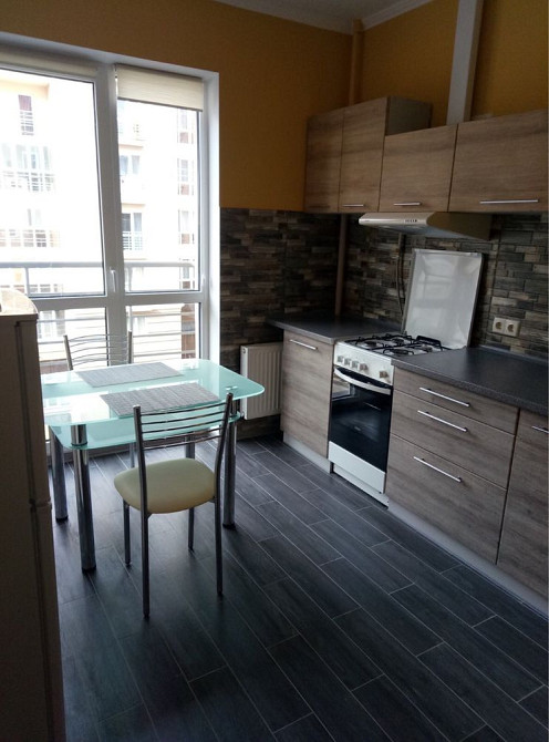 Кришталеві джерела. Метрологіна 11. Феофанія. метро Теремки Київ - зображення 1