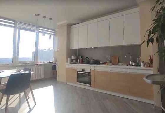 Продам 2-кімнатну новобудову 68м2 по Щербанюка, 75, р-н ТЦ "Майдан" Чернівці