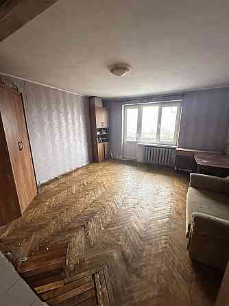 Продам простору трикімнатну квартиру в хорошому районі міста Ірпінь