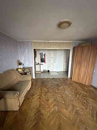 Продам простору трикімнатну квартиру в хорошому районі міста Ірпінь