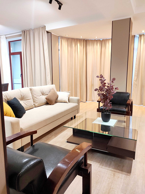 Сдам стильную и просторную квартиру в Аркадии. 120 м2. Одна спальня Одесса - изображение 2